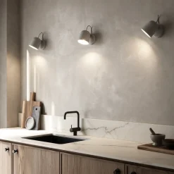 Angle vegglampe med USB