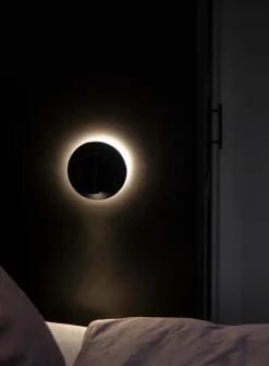 Circle vegglampe - med baklys og rettet leselys