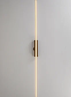 Flora langbordslampe i treverk - 149cm 2700 kelvin dimbar