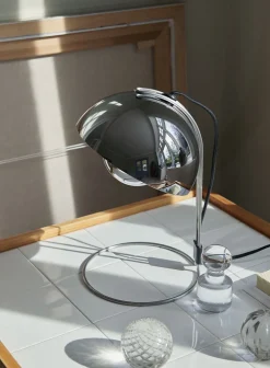 Flowerpot VP4 bordlampe