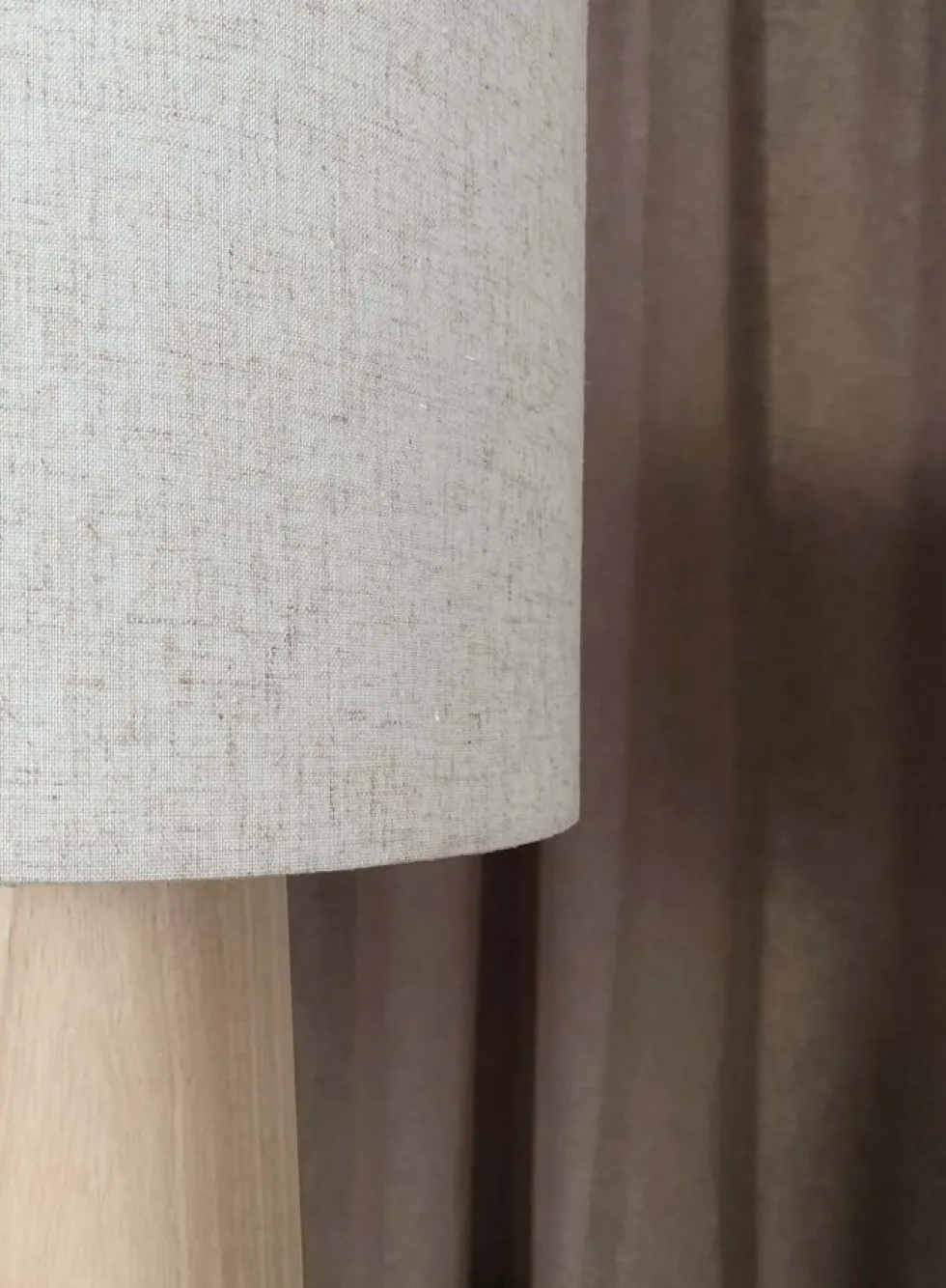 Linde bordlampe med skjerm - h74