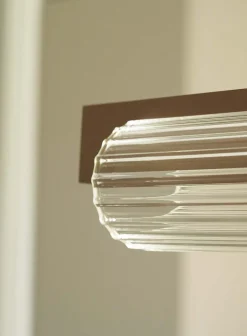 Lirra langbordslampe - rillet glass dimbar