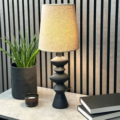 Nina bordlampe med skjerm