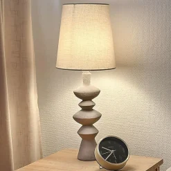 Nina bordlampe med skjerm