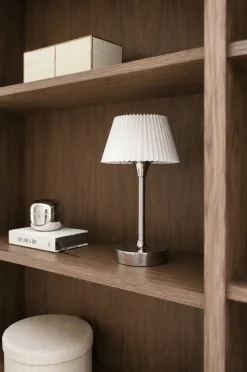 Nova oppladbar bordlampe med plissert skjerm