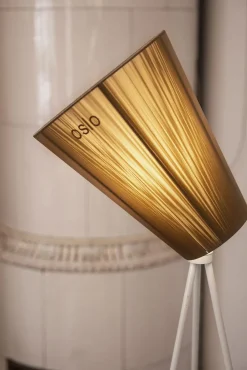 Oslo Wood gulvlampe lysegrå med skjerm