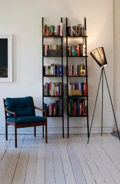 Oslo Wood gulvlampe sort med skjerm