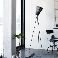 Oslo Wood gulvlampe sort med skjerm