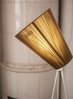Oslo Wood gulvlampe sort med skjerm