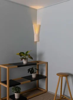 Secto Small 4237 vegglampe for hjørne