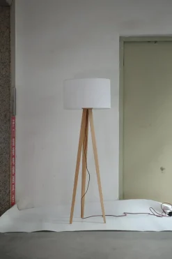 Silvanus gulvlampe med skjerm - h148