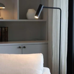 Slim gulvlampe